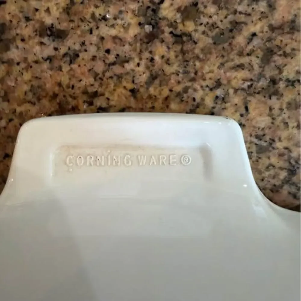 Vintage 3pc Corning Ware casserole dishes in the iconic Blue Cornflower pattern